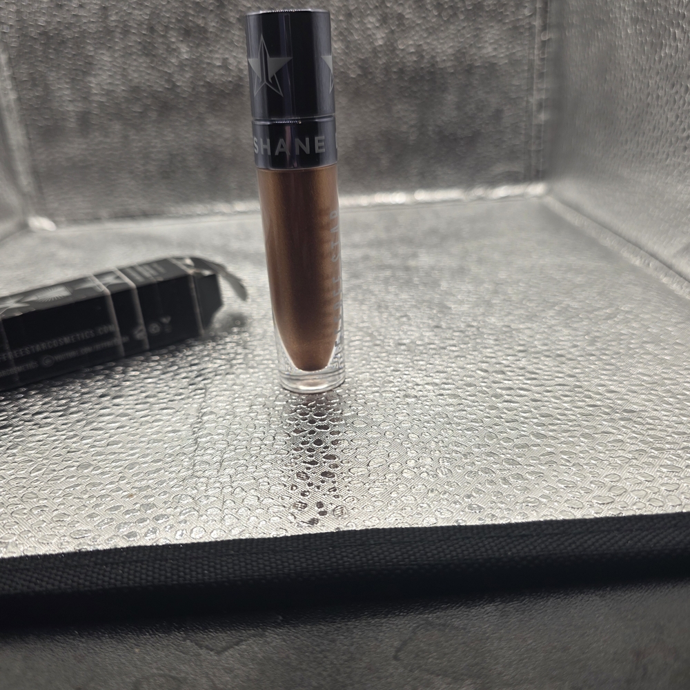 Jeffree Star Velour Liquid Lipstick In I gotta Go. Brand New In Box